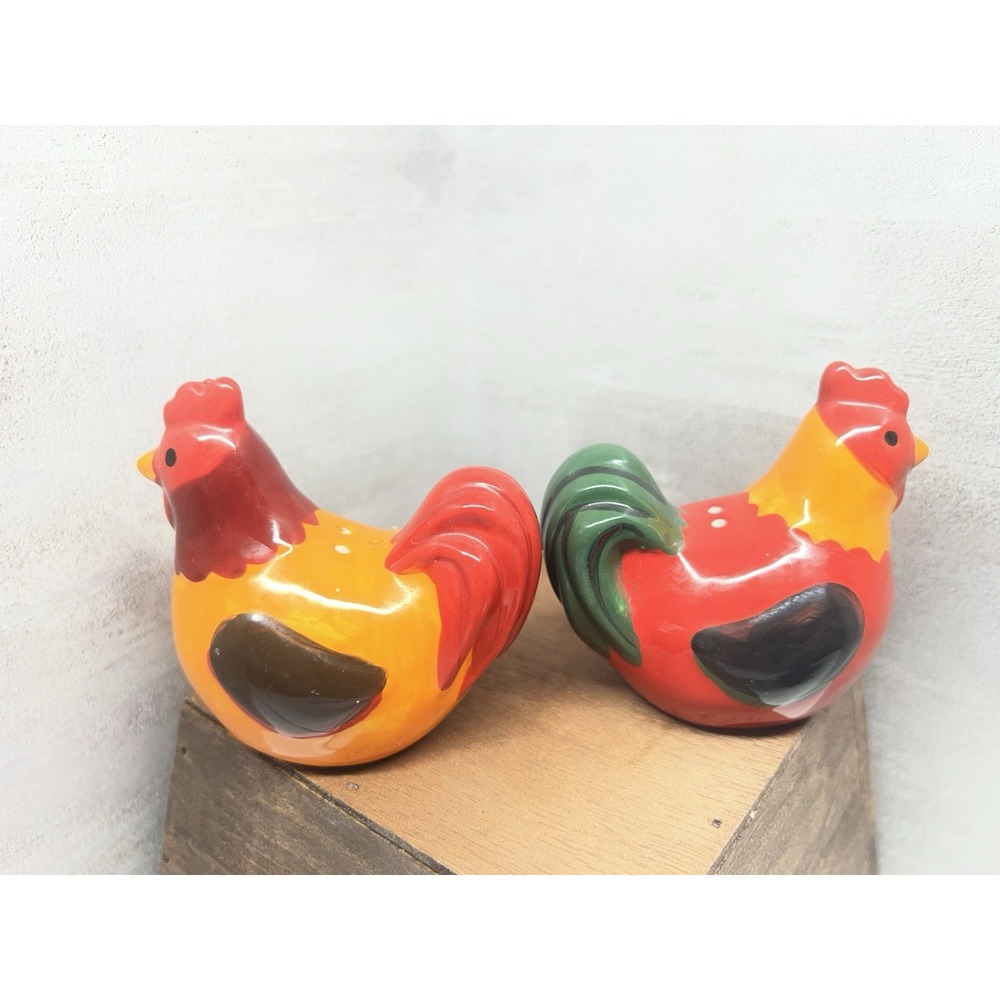 Vintage Set of Chicken Hen Rooster Salt & Pepper Shakers 3" High Red Adorable - Picture 4 of 6